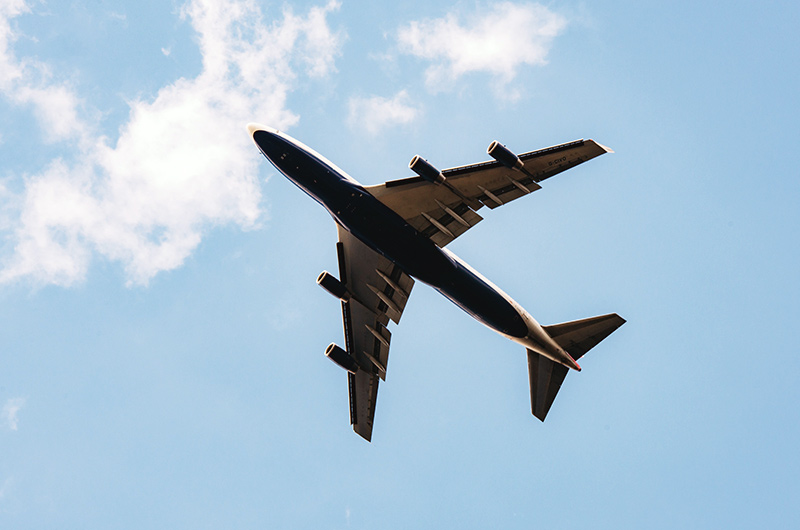 CBD-Öl im Flugzeug mitnehmen: Das musst du beachten!