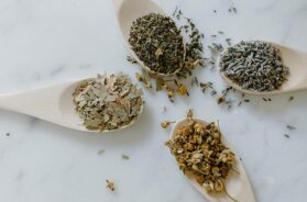 Helfen-Heilkräuter-wirklich-beim-Entspannen-und-zum-besseren-Schlafen