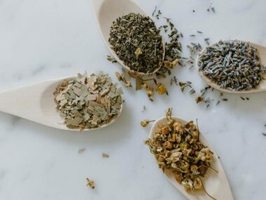 Helfen-Heilkräuter-wirklich-beim-Entspannen-und-zum-besseren-Schlafen