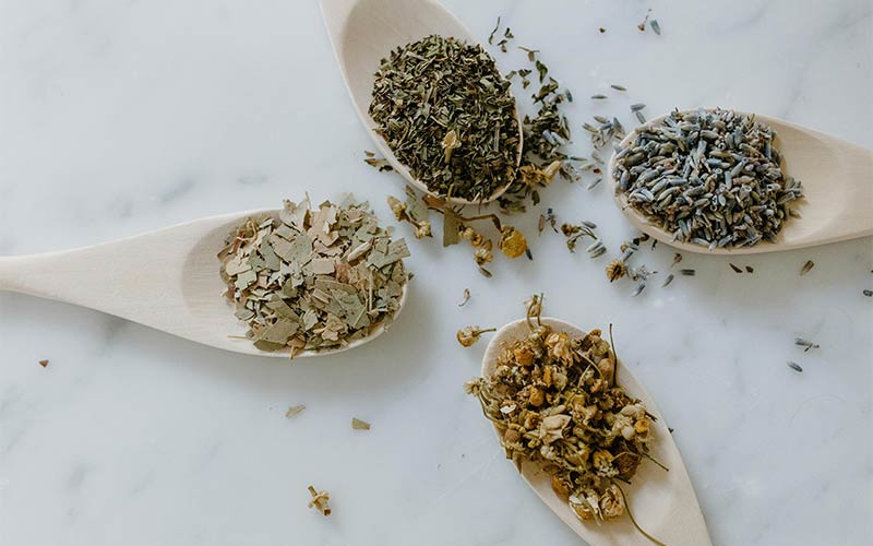 Helfen Heilkräuter wirklich beim Entspannen und zum besseren Schlafen?